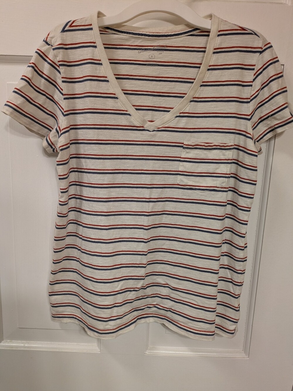 Universal Thread Cream Tee with Navy & Red Stripes Size Small